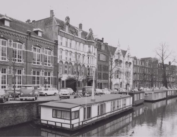 Da Costakade 110-78 met op nummer 102 bioscoop De Liefde, 24 januari 1974.