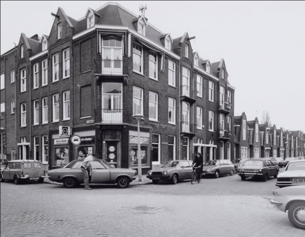 De Jacob Marisstraat op de hoek met de Andreas Schelfhoutstraat in februari 1981.