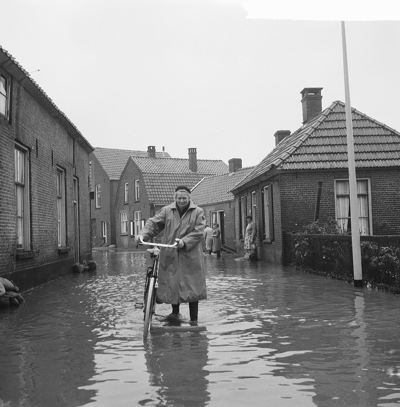 Hoogwater en overstroming van de Berkel in Borculo op 6 december 1960