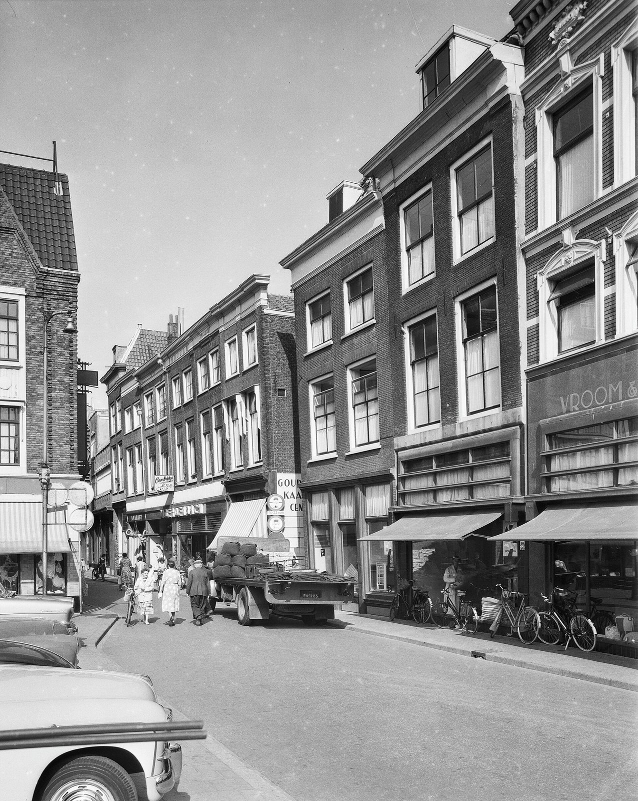 De Voorstraat vanaf het Scheffersplein naar het oosten, juli 1958.