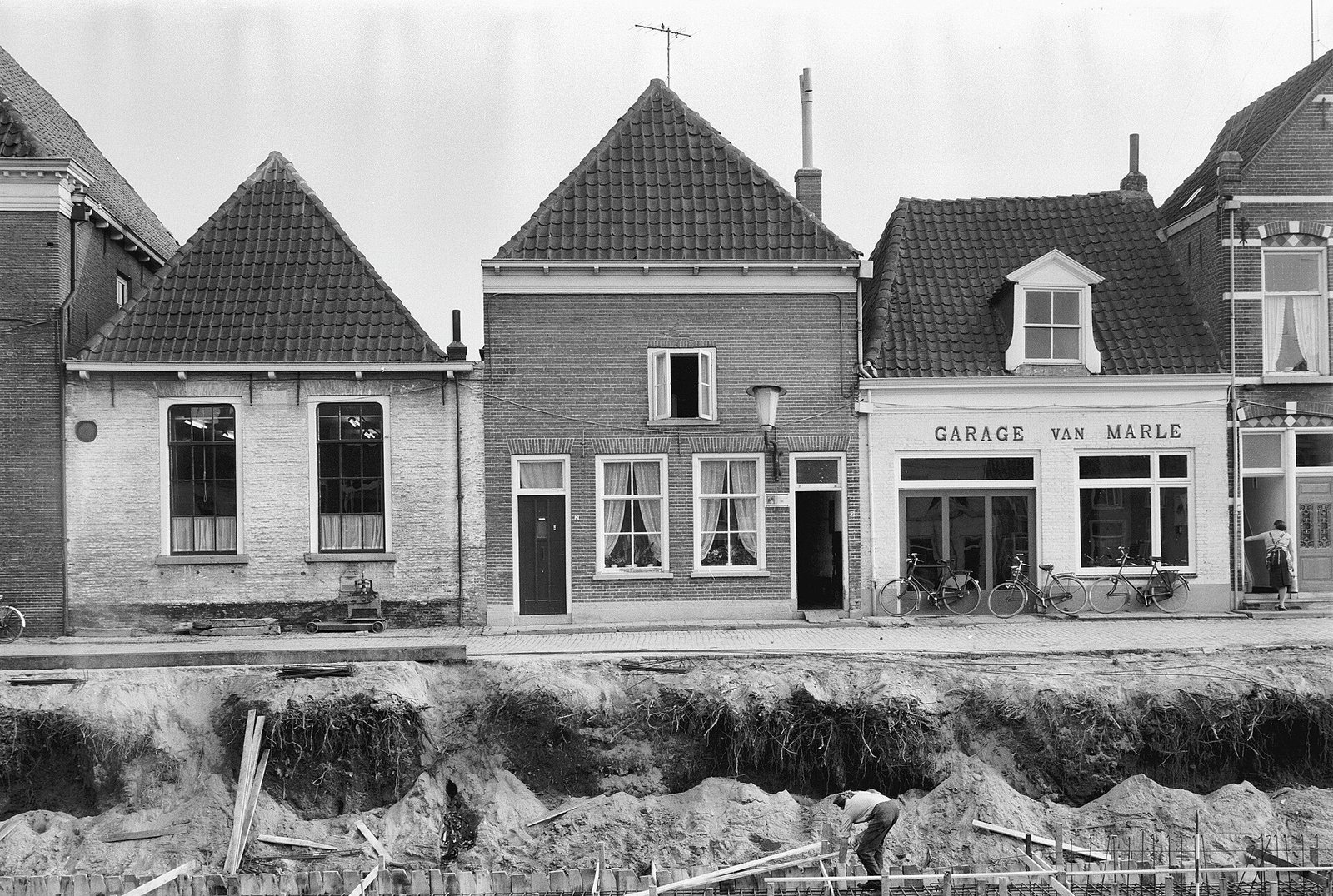 Voorgevels aan de Vloeddijk, september 1965.