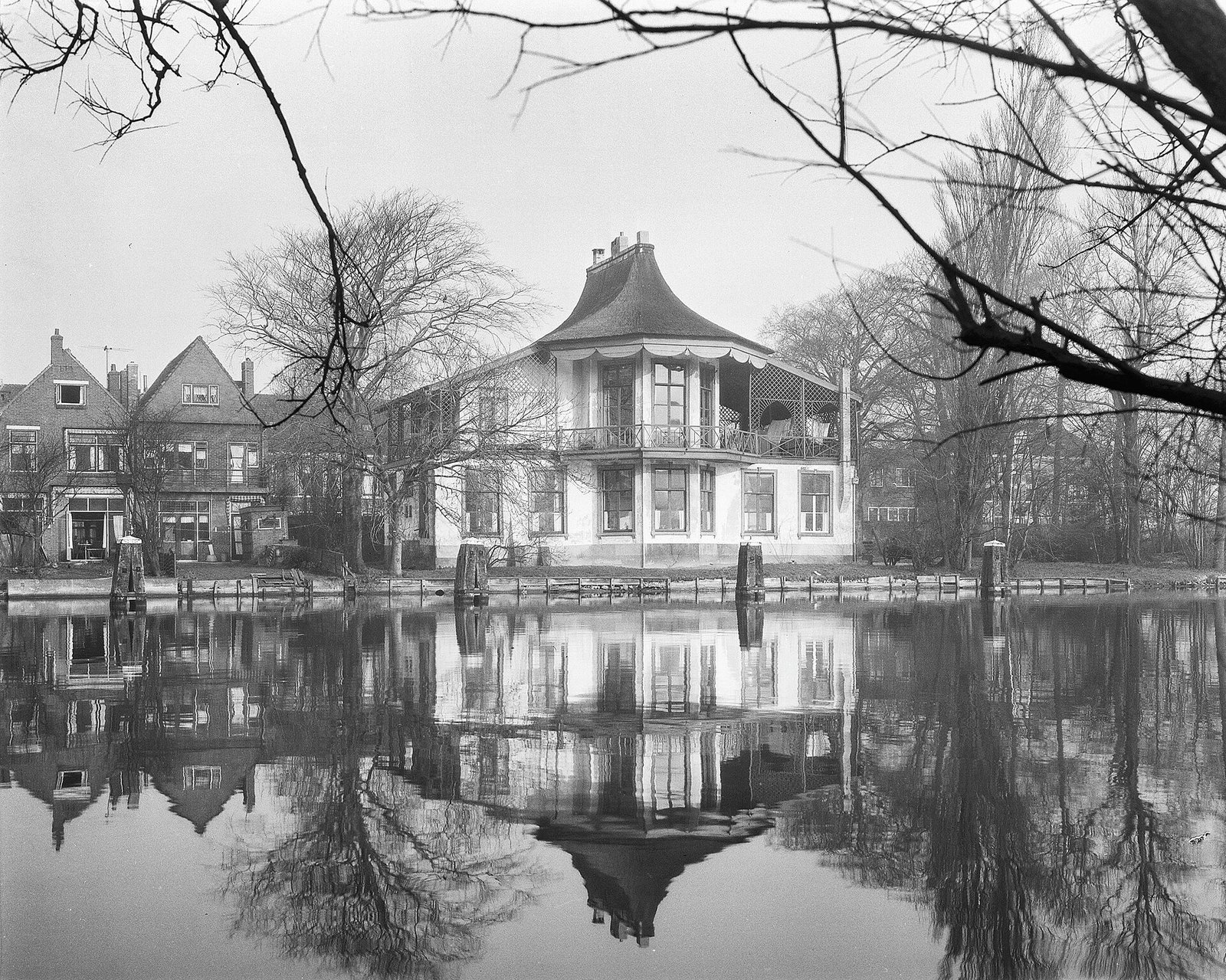 Huis Bloemlust aan de Morsweg, maart 1961, enkele jaren voor de sloop in 1964.