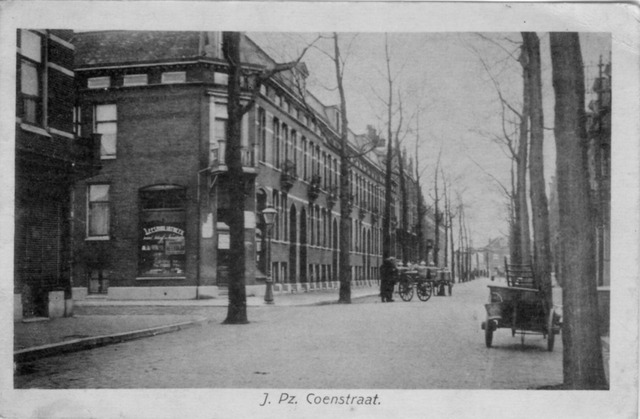 Gezicht in de Jan Pieterszoon Coenstraat, tussen 1915 en 1935.