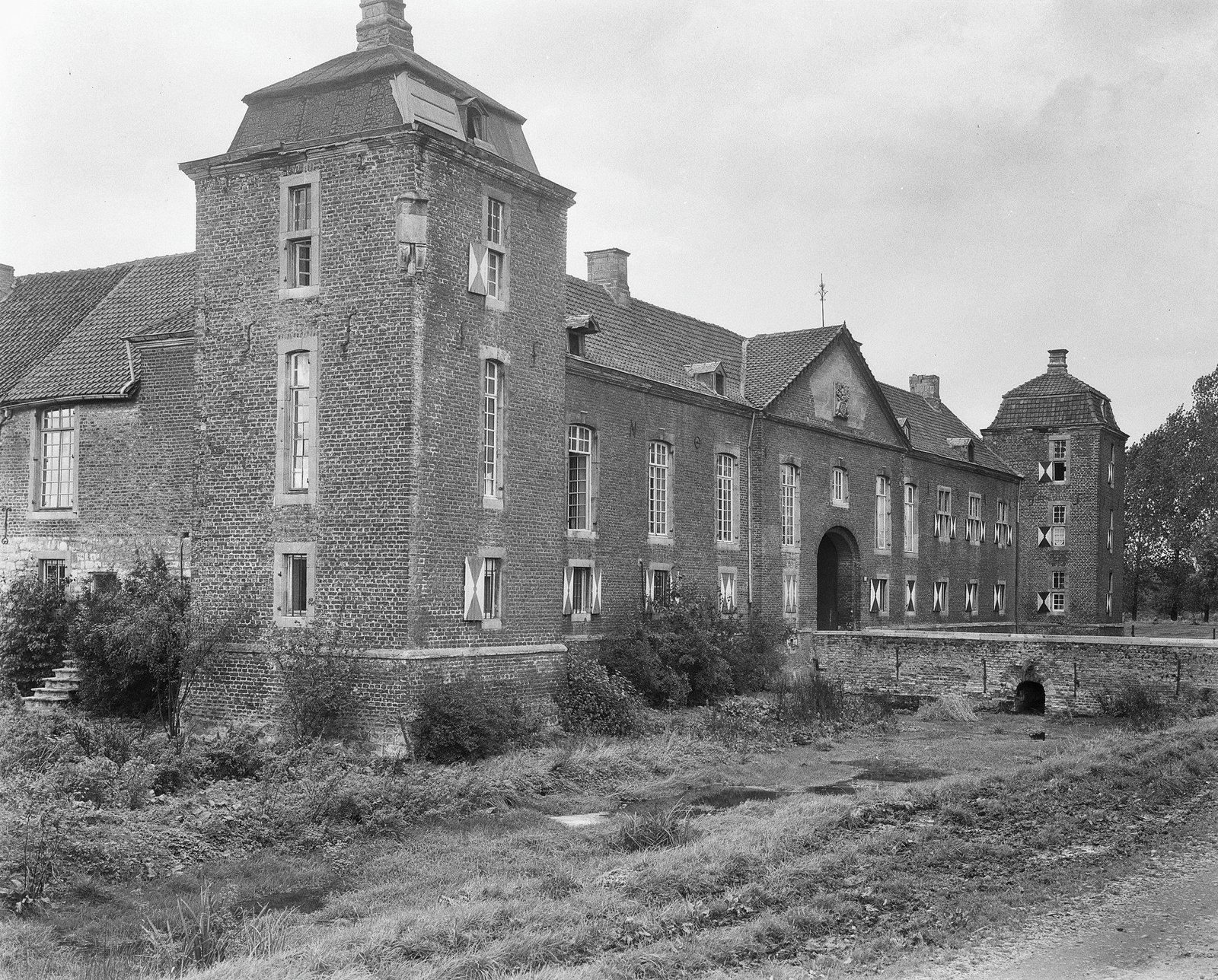 Voorgevel van Kasteel-Hoeve Haeren in Kunrade-Voerendaal (oktober 1958)